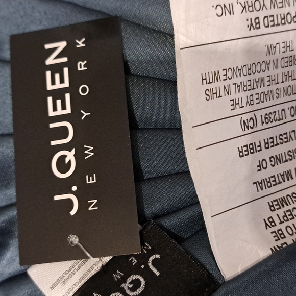 J. Queen New York Alexis Tufted Round Decorative Throw Pillow - Picture 6 of 7